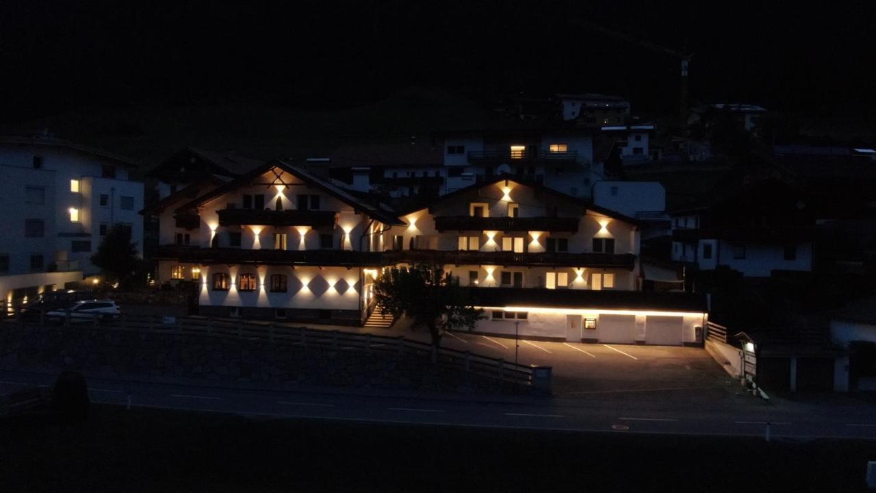 Alpen Gasthof Apartments Hohe Burg Trins Buitenkant foto