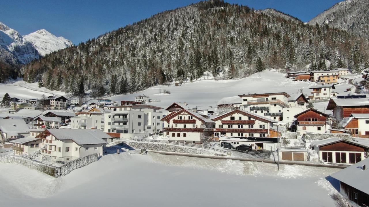 Alpen Gasthof Apartments Hohe Burg Trins Buitenkant foto