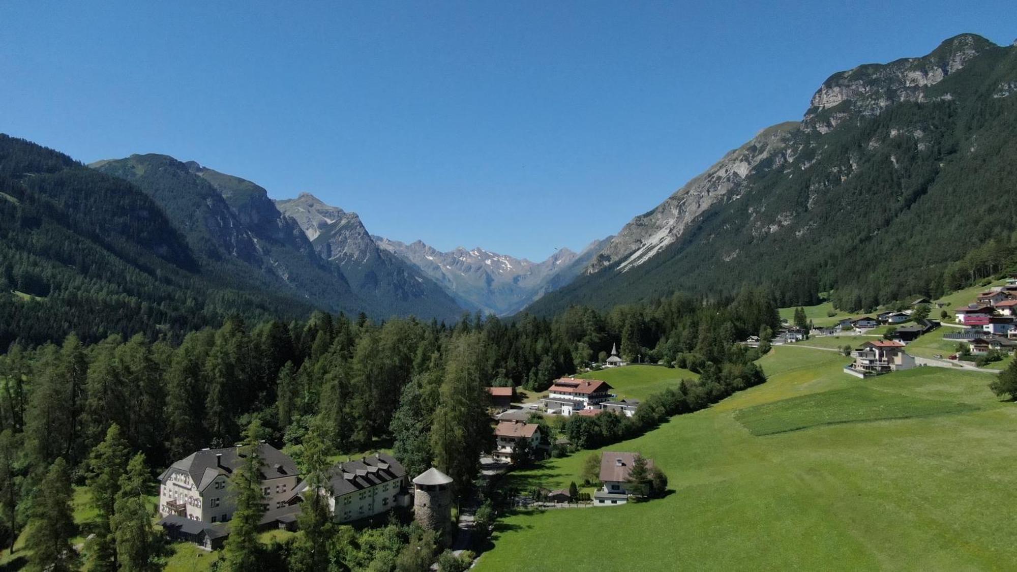Alpen Gasthof Apartments Hohe Burg Trins Buitenkant foto