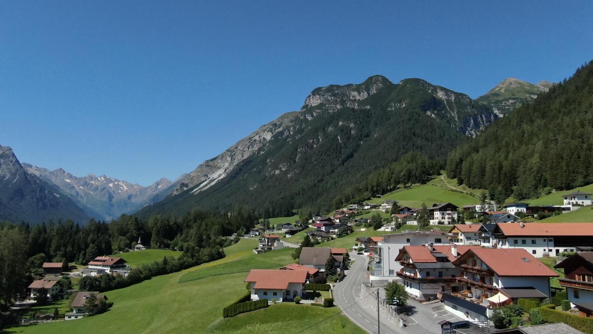 Alpen Gasthof Apartments Hohe Burg Trins Buitenkant foto