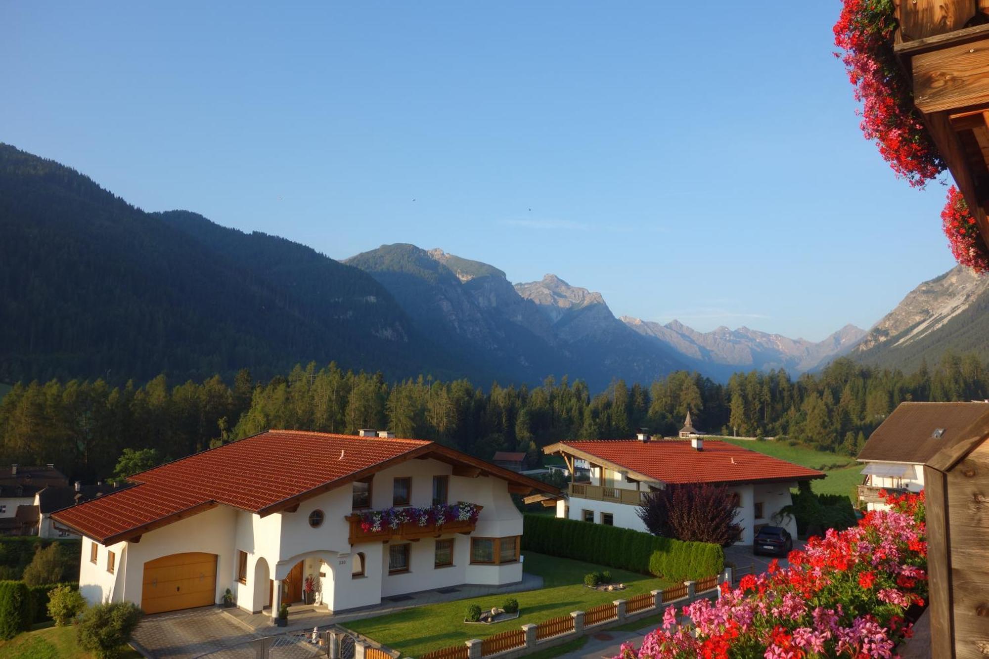 Alpen Gasthof Apartments Hohe Burg Trins Buitenkant foto