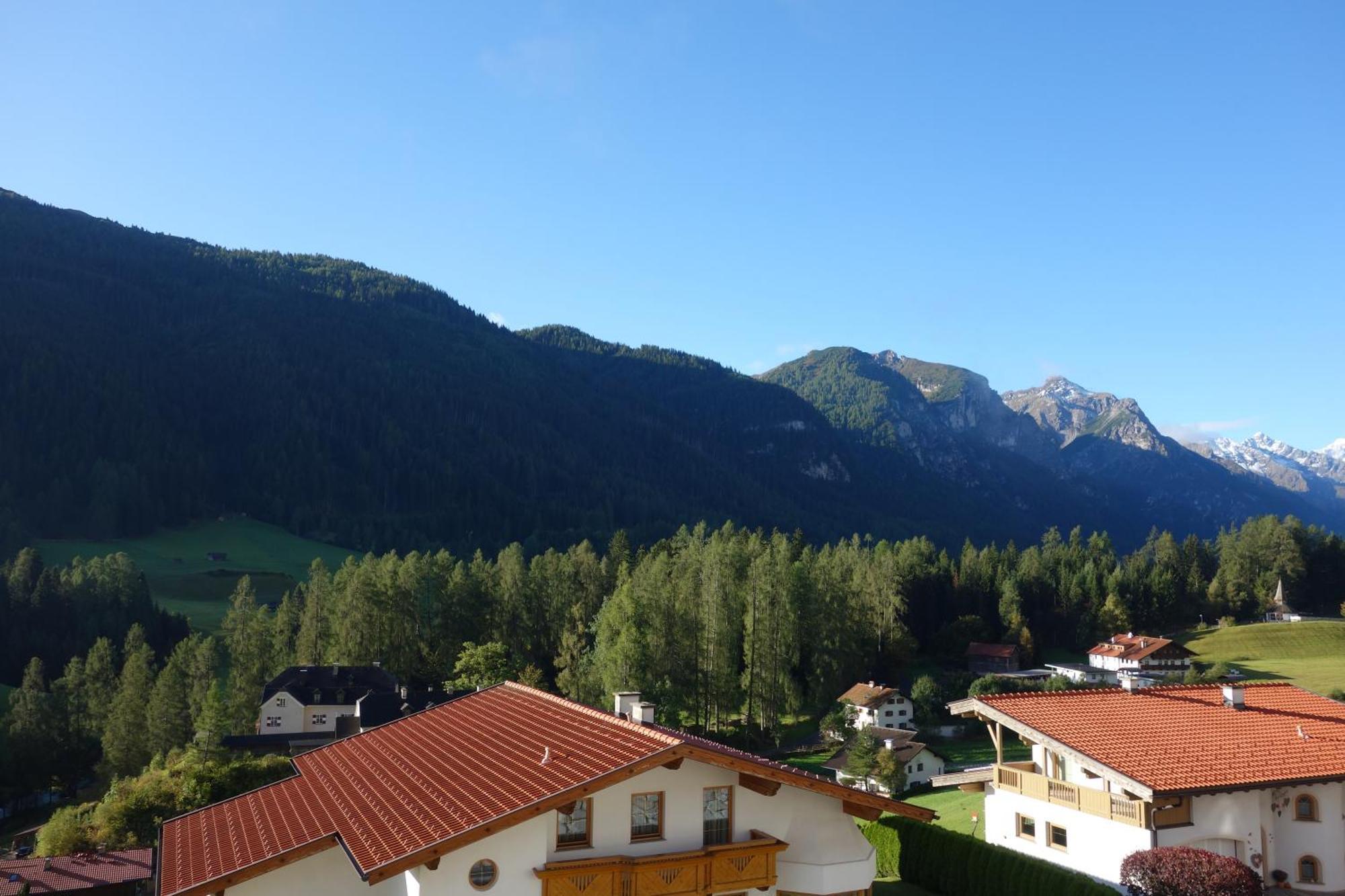 Alpen Gasthof Apartments Hohe Burg Trins Buitenkant foto